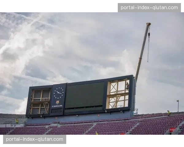 诺坎普球场改造工程进入最后阶段，新草皮将优化球速与反弹。