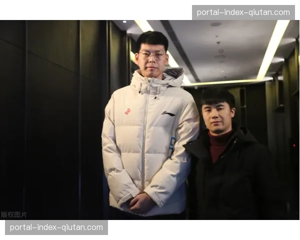 【2026年4月CBA联赛·赛前·动态新疆队飞抵杭州，邱彪确认赵睿将随队出征但总决赛首战无法登场